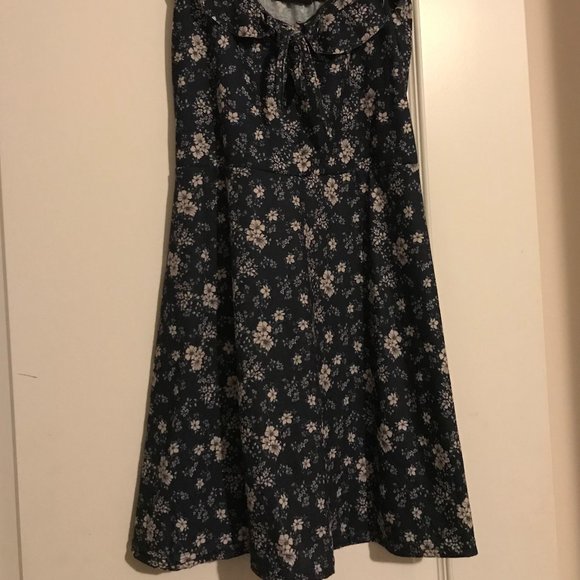 PRETTY LITTLE THINGS FLOWERLY DRESS - Picture 2 of 3
